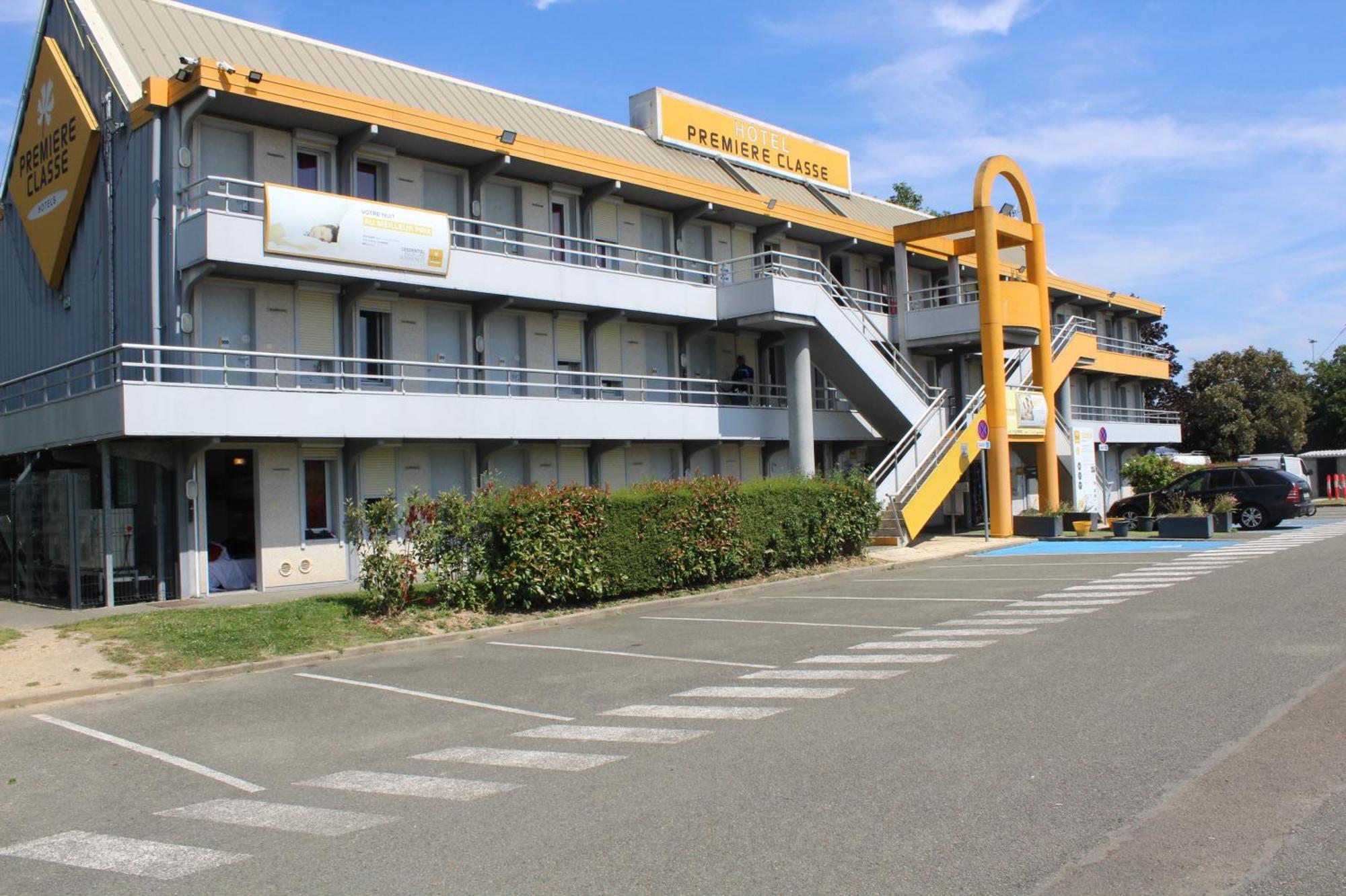 Premiere Classe St Quentin En Yvelines Elancourt Hotel Trappes Exterior foto