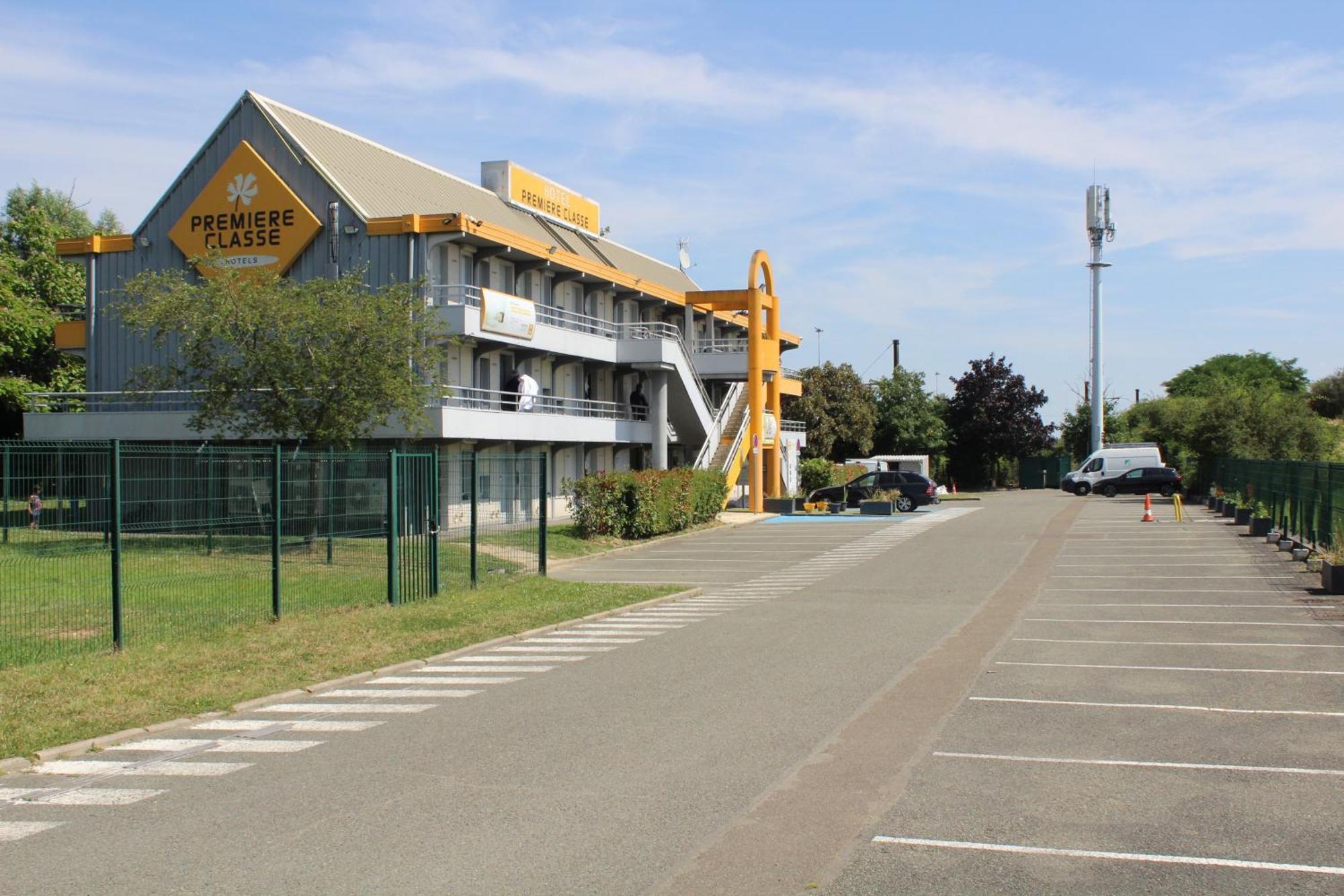 Premiere Classe St Quentin En Yvelines Elancourt Hotel Trappes Exterior foto